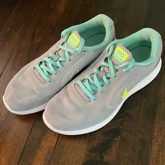 Nike Revolution Sneakers - Picture 1 of 7